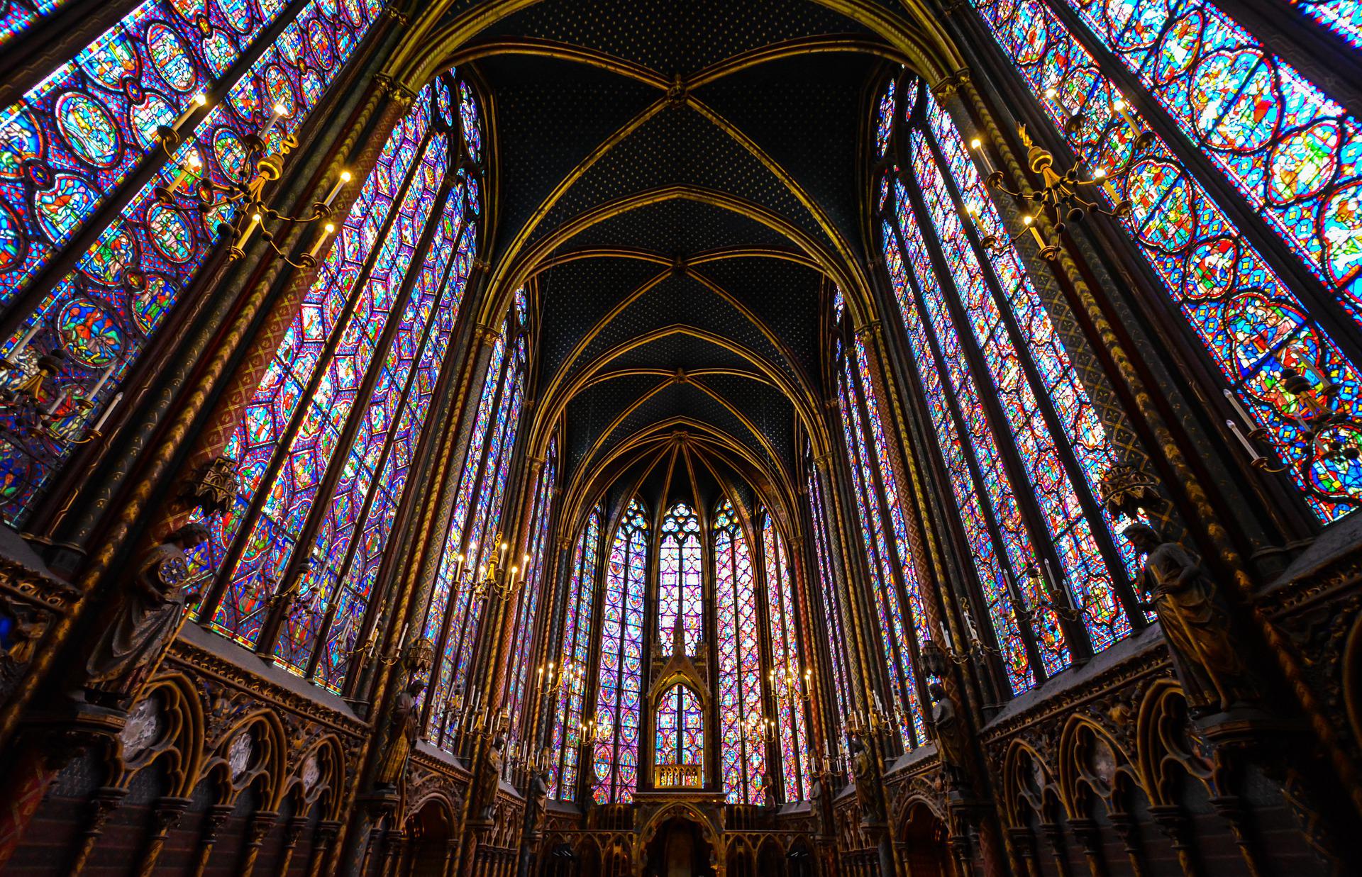 The Gothic Cathedral : A Vessel of Light on Earth